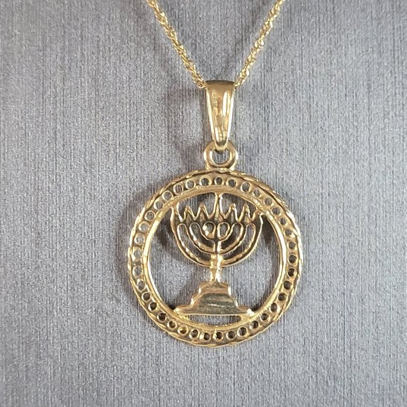 Womens Vintage Estate 14K Gold Jewish Judaica Menorah Pendant Necklace, 2.7g E67